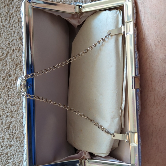 Shimmering silver evening bag - Picture 4 of 5